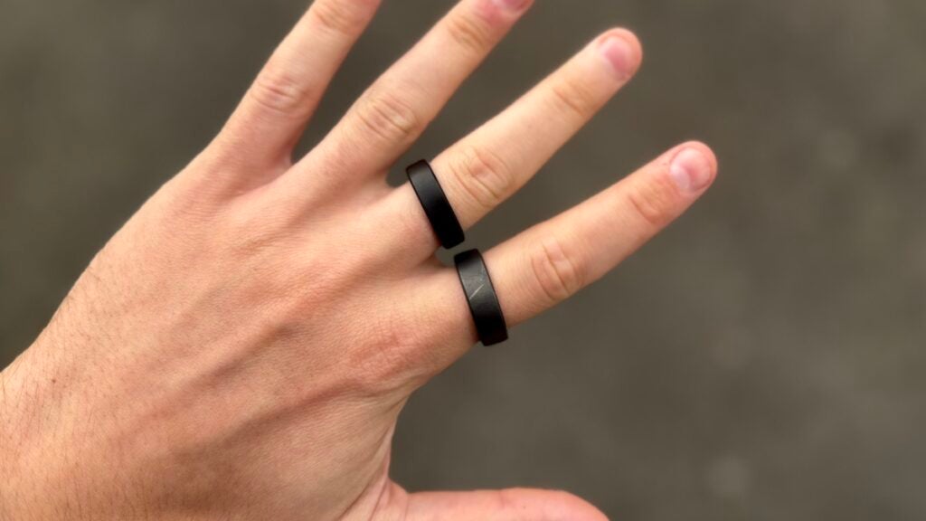 ringconn-gen-2-review-oura-on-finger