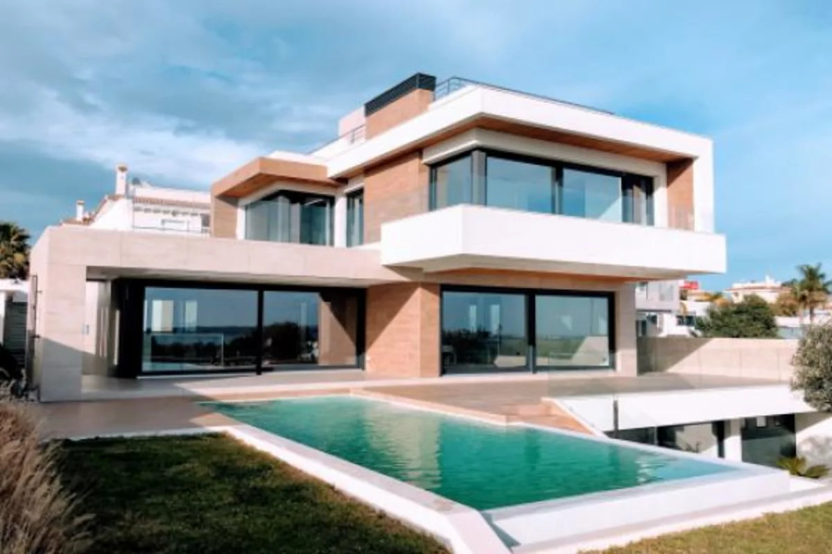 Democratizing Real Estate Investments: How Crowdfunding is Changing the Game